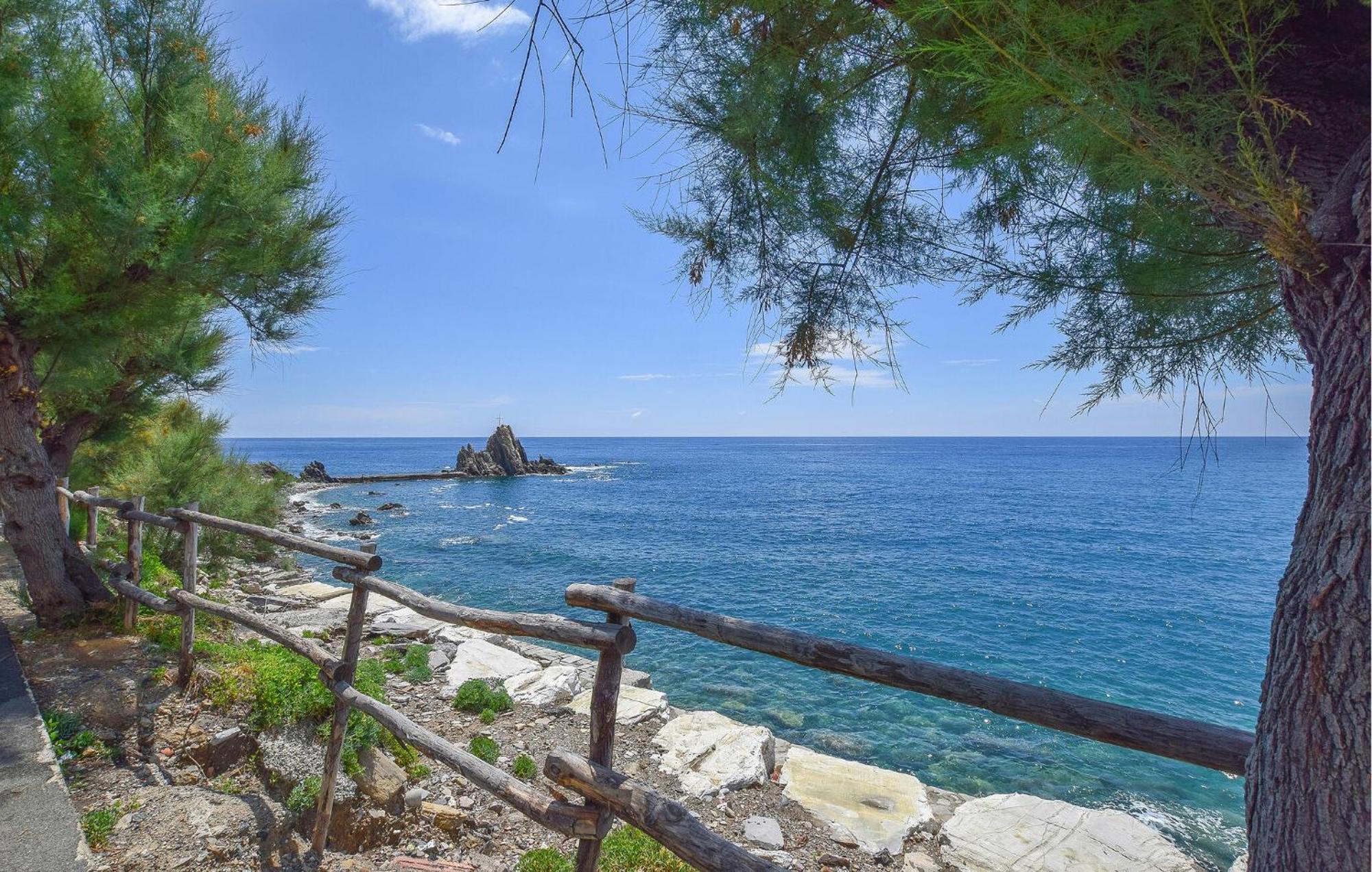 Beautiful Apartment In Moneglia With Kitchen Eksteriør bilde